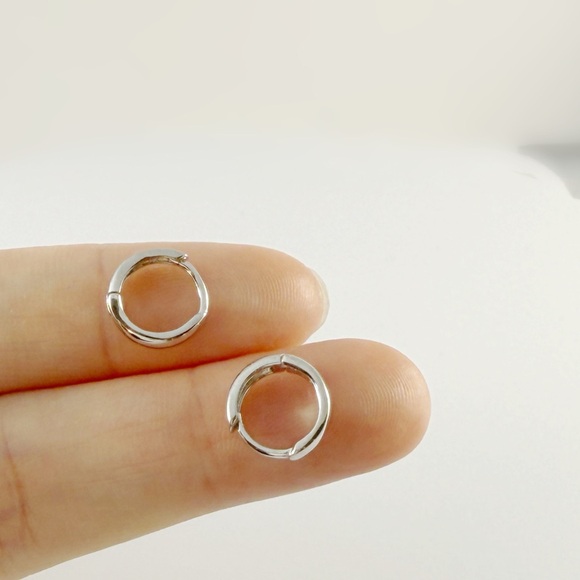 S925 Silver Small Huggie Earrings-Girls Earrings-11mm SH005 - Picture 3 of 10